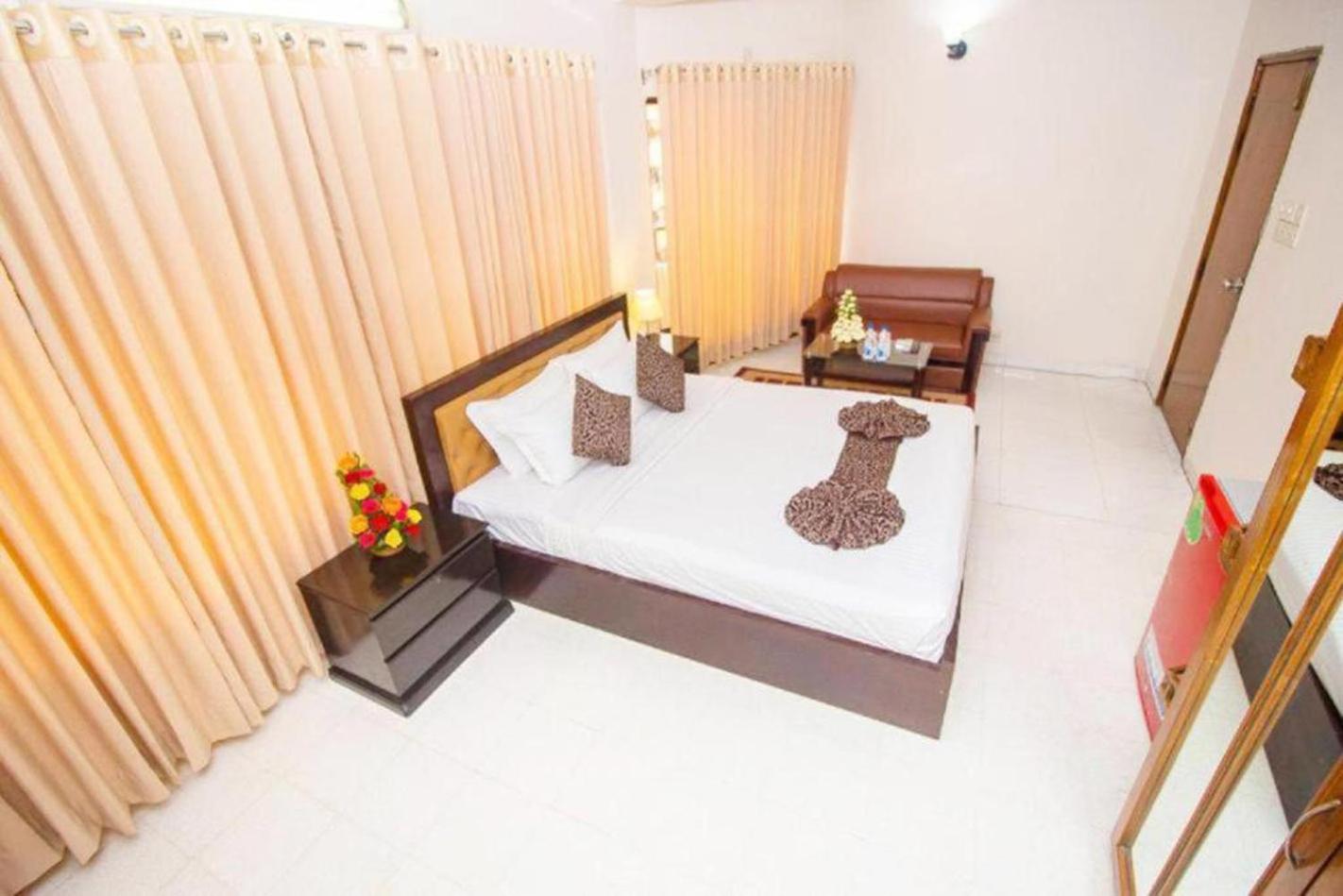 Hotel Suite Palace Baridhara Дака Екстериор снимка