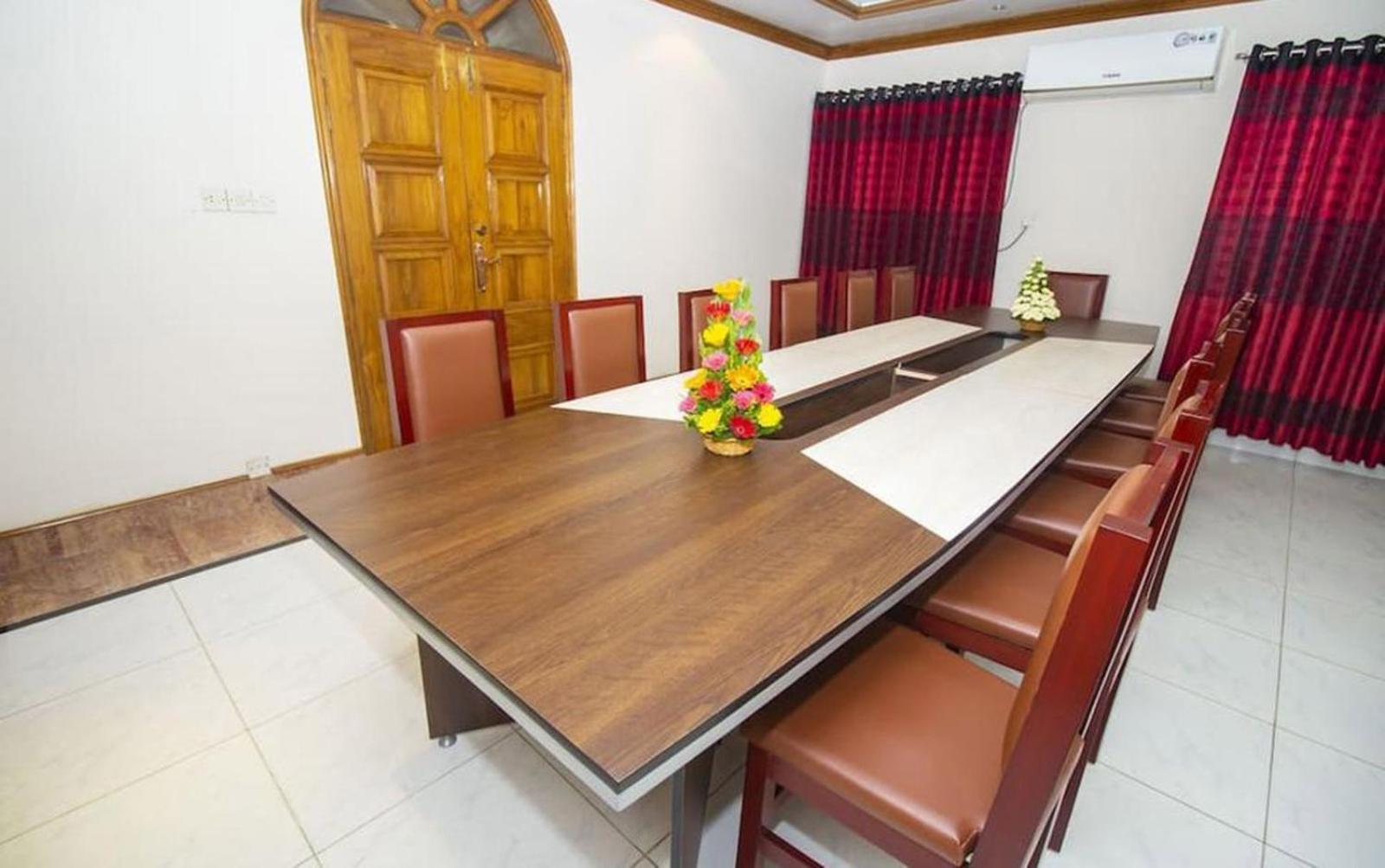 Hotel Suite Palace Baridhara Дака Екстериор снимка