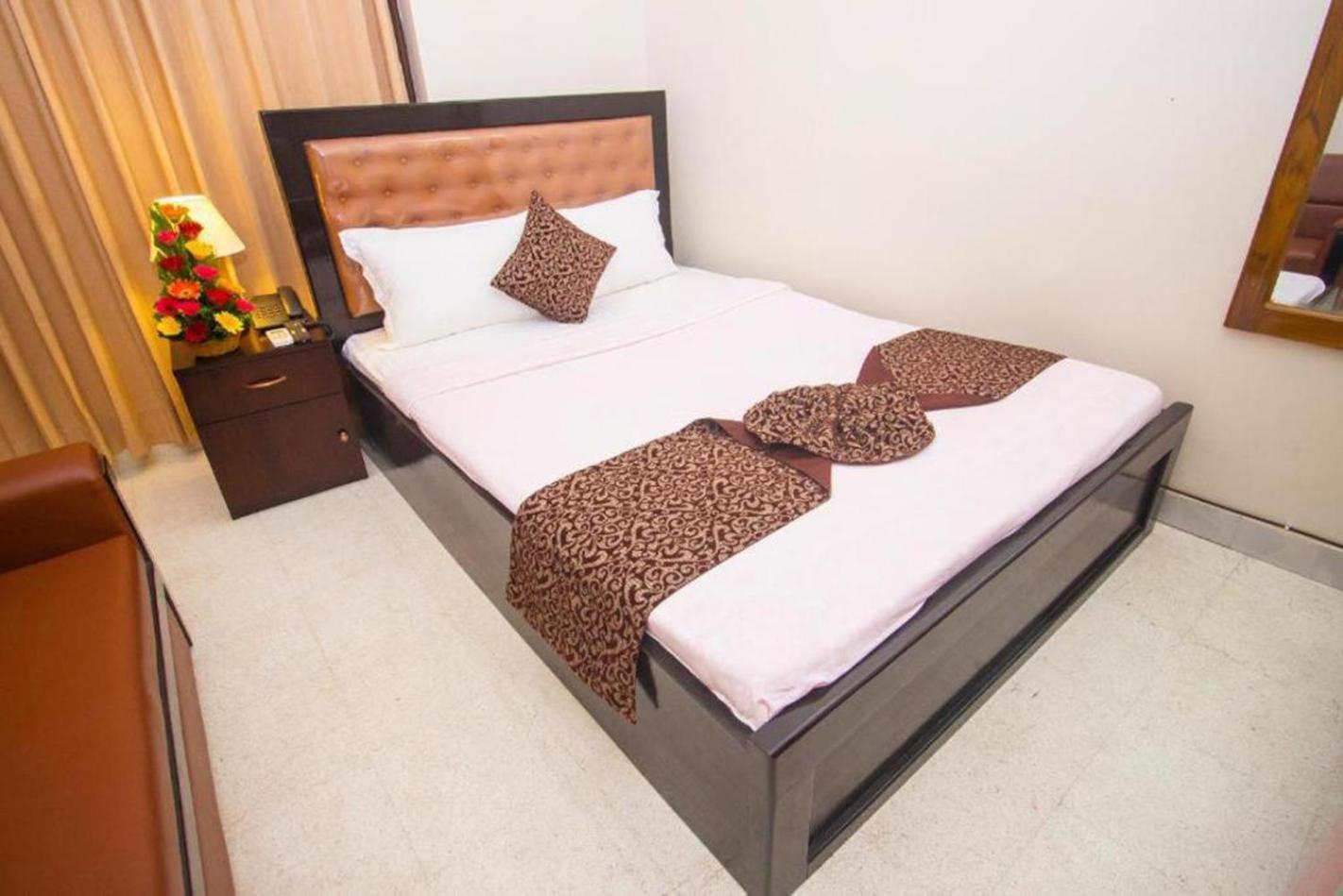 Hotel Suite Palace Baridhara Дака Екстериор снимка